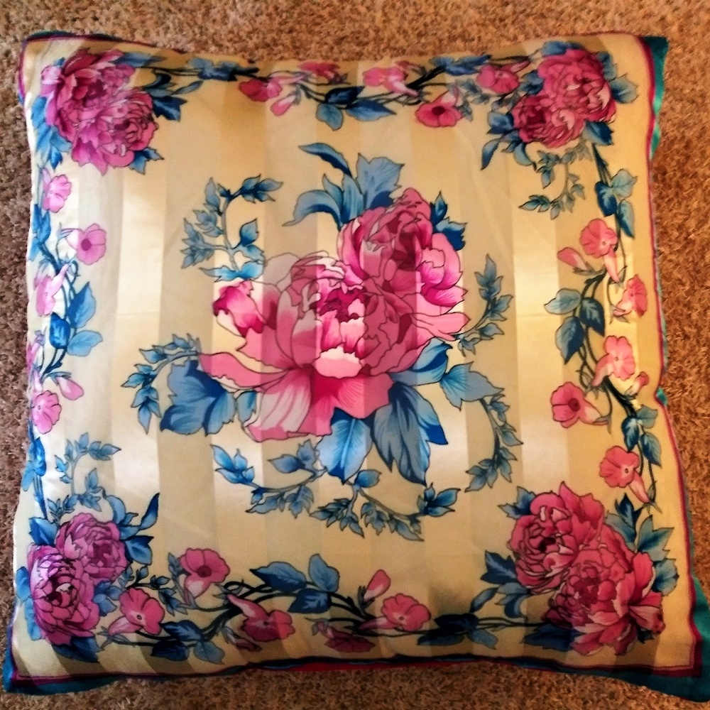 Pinl Rose 36" Silk Scarf Pillows (Oreilles)